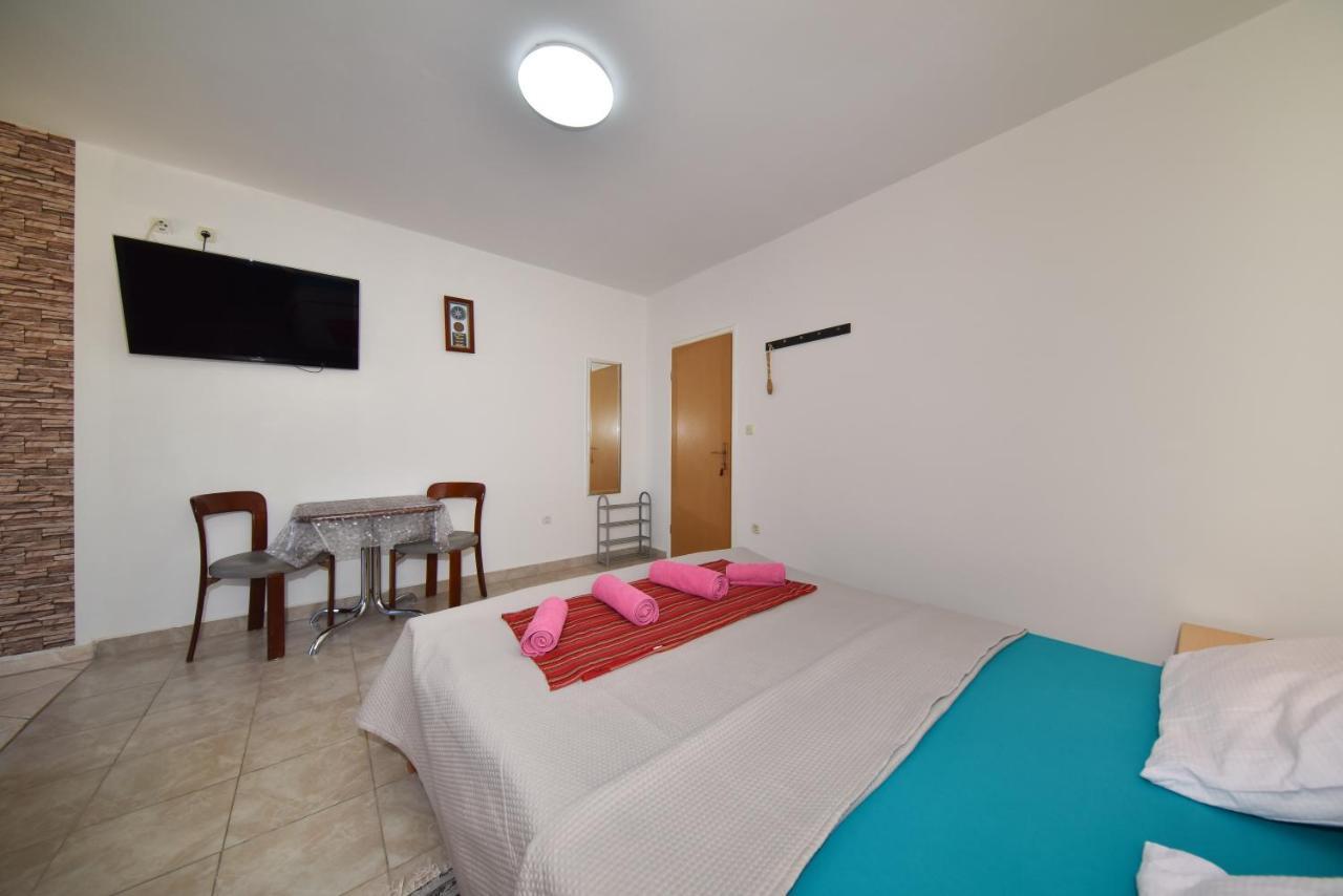 Apartments Zrakic Затон Екстериор снимка