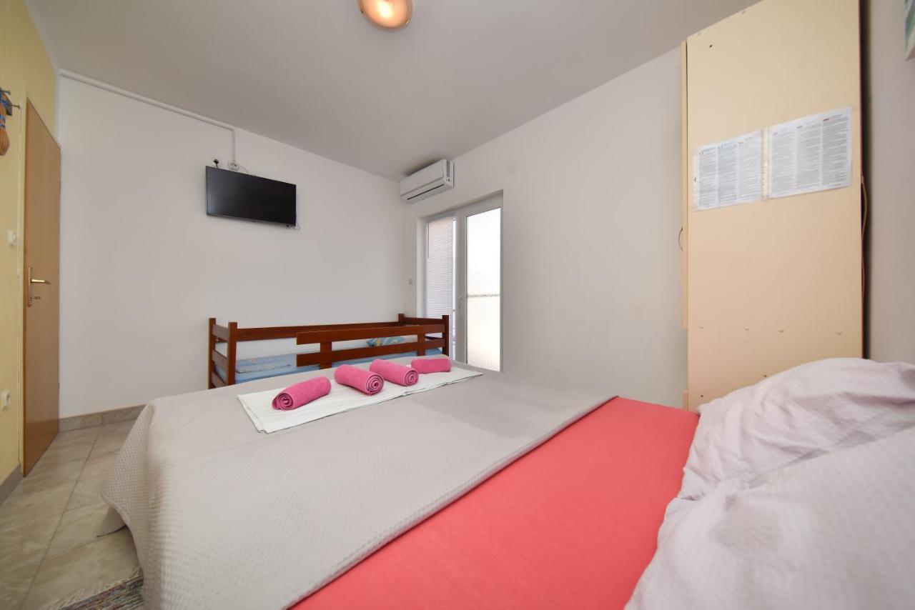 Apartments Zrakic Затон Екстериор снимка