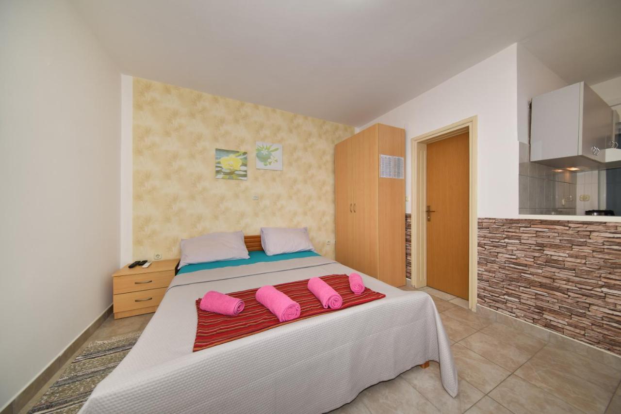 Apartments Zrakic Затон Екстериор снимка