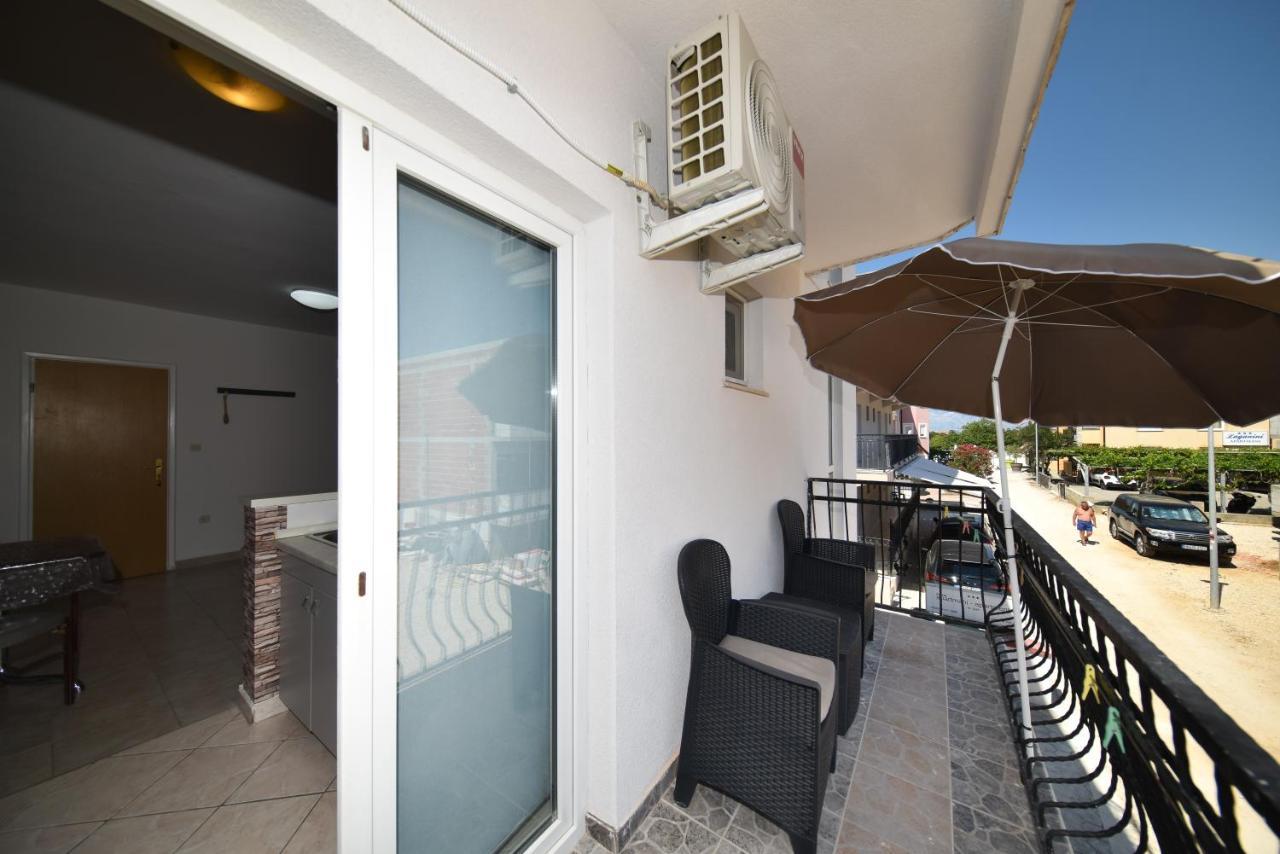 Apartments Zrakic Затон Екстериор снимка