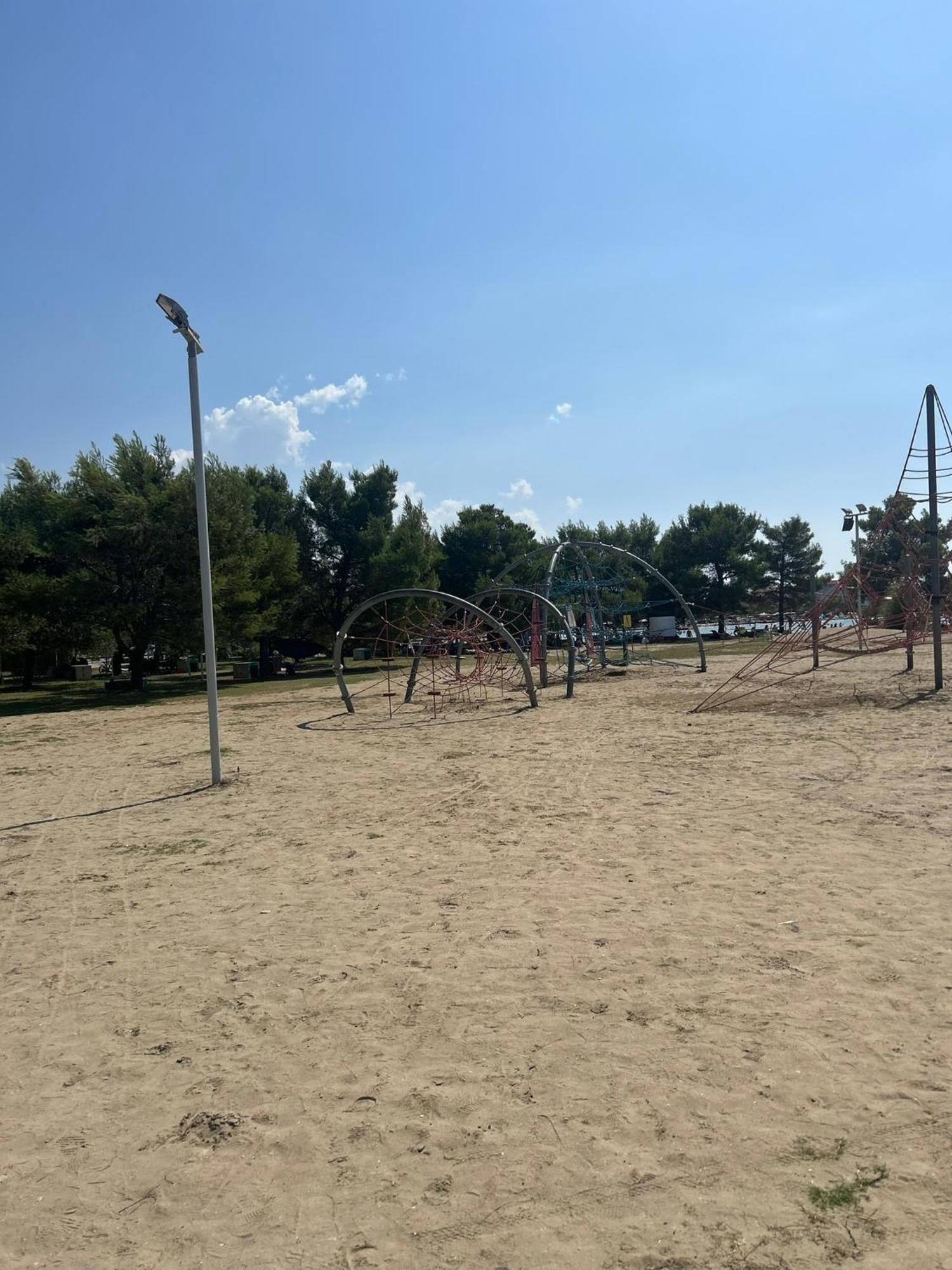 Apartments Zrakic Затон Екстериор снимка