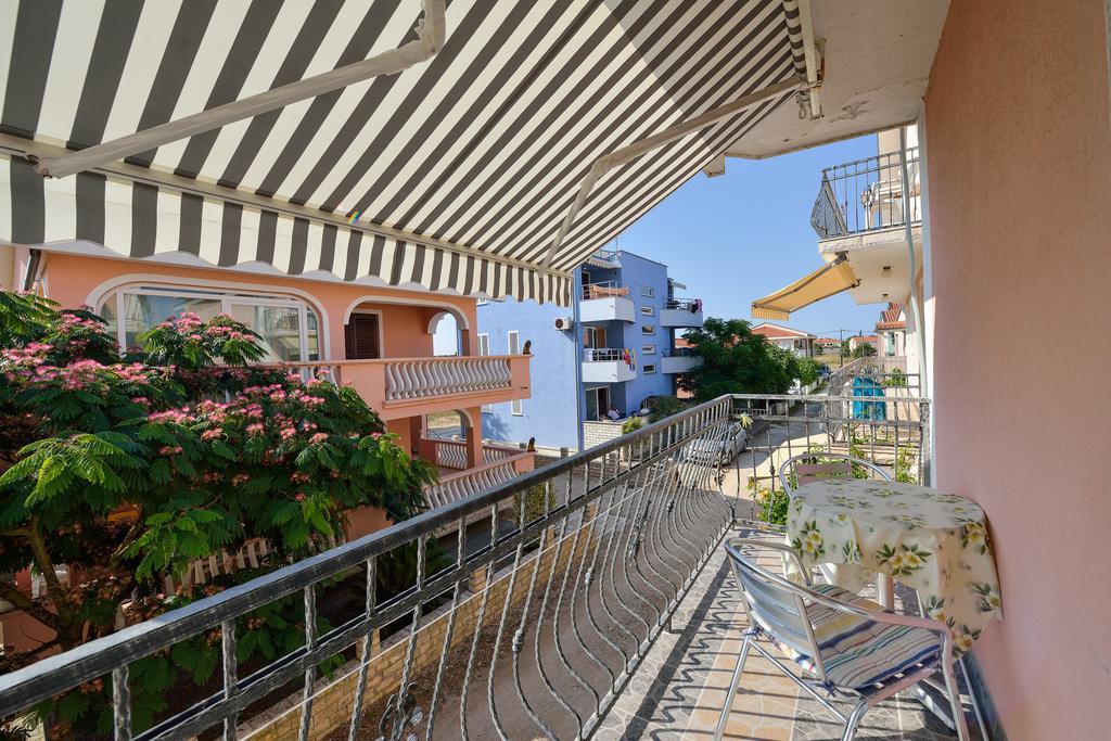 Apartments Zrakic Затон Екстериор снимка