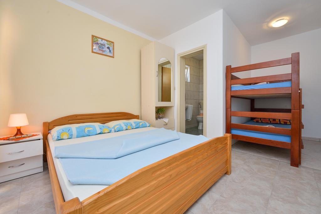 Apartments Zrakic Затон Екстериор снимка